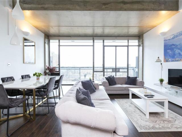 Flat for sale in Hoxton, Greater London
