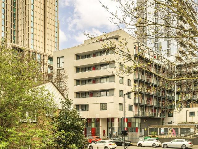 Flat for sale in Stratford Marsh, Greater London