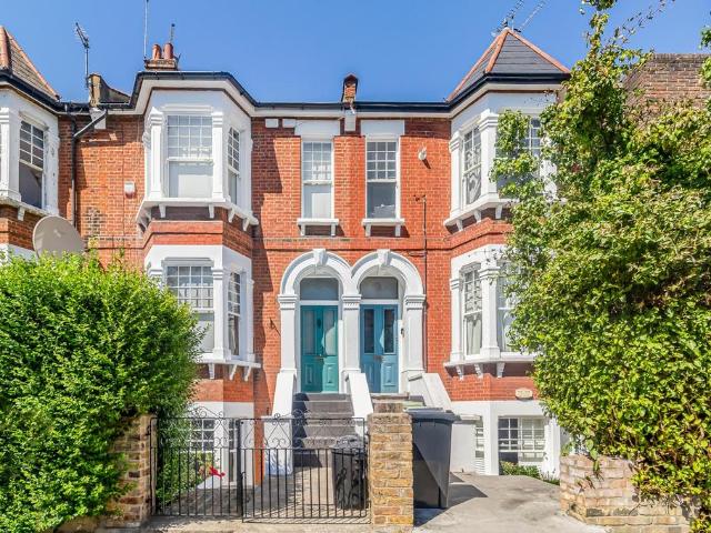 Flat for sale in Highbury, Greater London