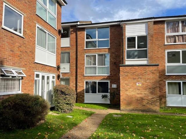 Flat for sale in Woodhall Farm, Pouchen End