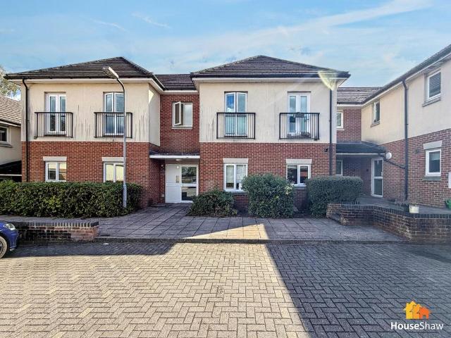 Flat for sale in Pond Park, Chesham