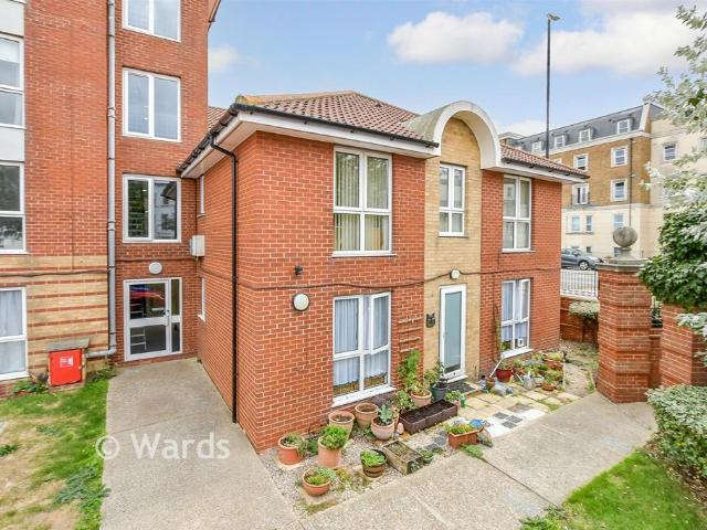 Flat for sale in Cliftonville West, Thanet