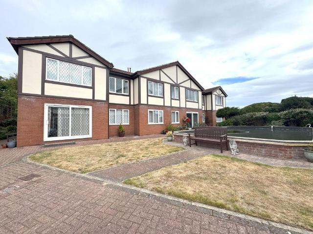 Flat for sale in Marshside, Southport