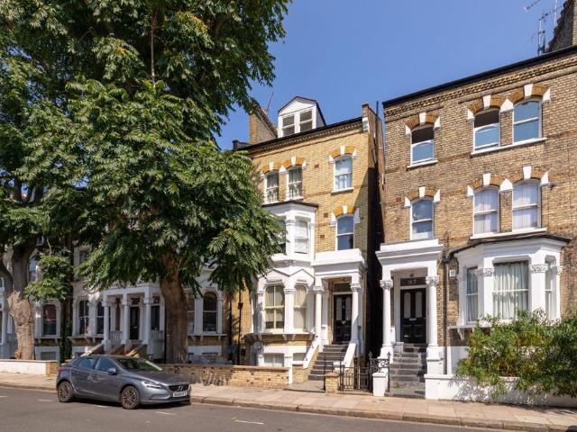 Flat for sale in West Kensington, Greater London