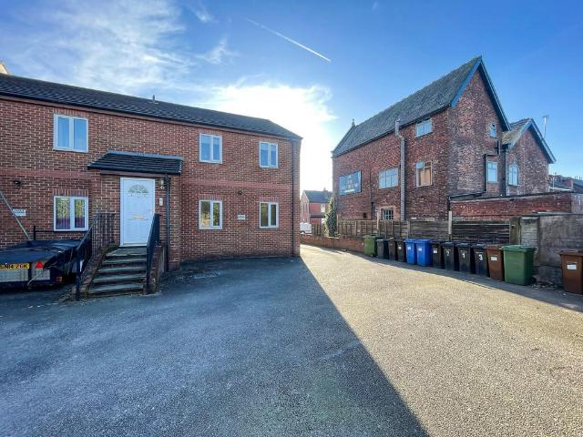 Flat for sale in Bredbury, Greater Manchester