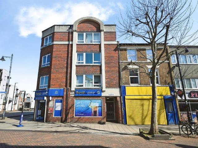 Flat for sale in Brompton, Gillingham