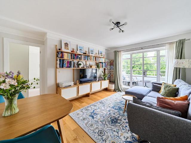 Flat for sale in London Borough of Islington, Greater London