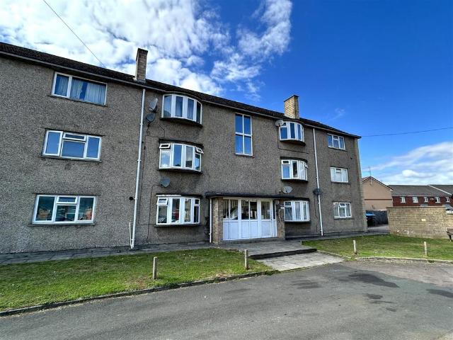 Flat for sale in Chippenham, Wiltshire