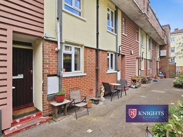 Flat for sale in Finsbury Park, Greater London
