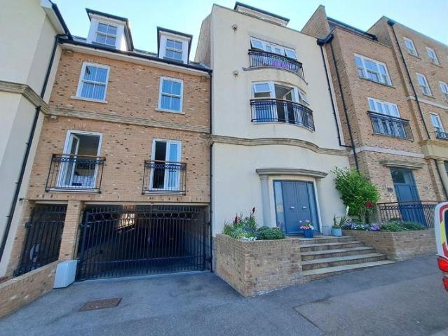 Flat for sale in Upton, Acol