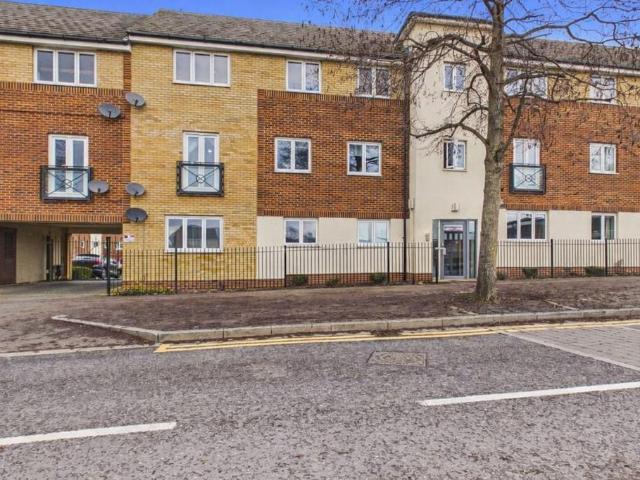 Flat for sale in Hampton Vale, Peterborough