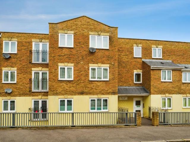 Flat for sale in West Cliff, Acol
