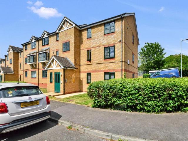 Flat for sale in Slough