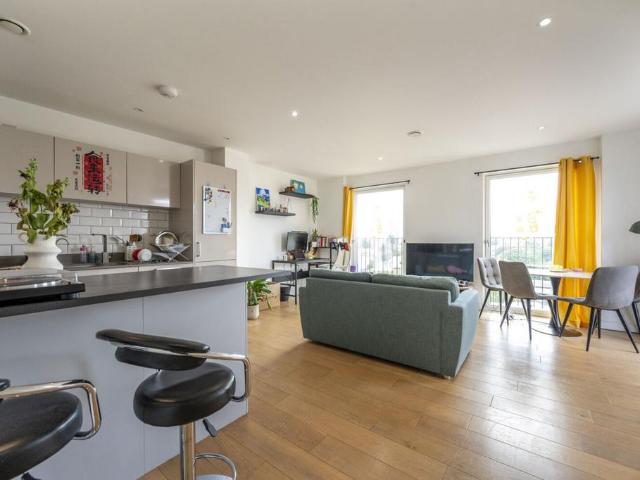 Flat for sale in Stratford Marsh, Greater London