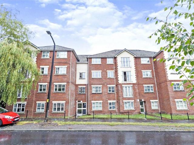 Flat for sale in Haughton Green, Tameside