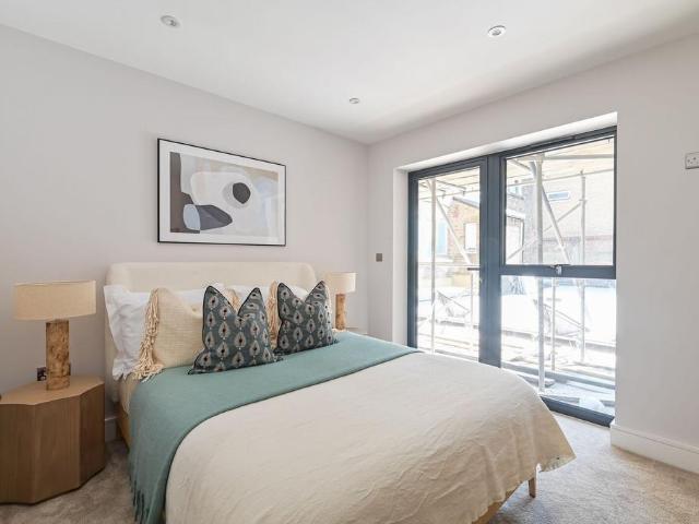 Flat for sale in Dalston, De Beauvoir Town