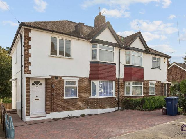 Flat for sale in London Borough of Barnet, Greater London