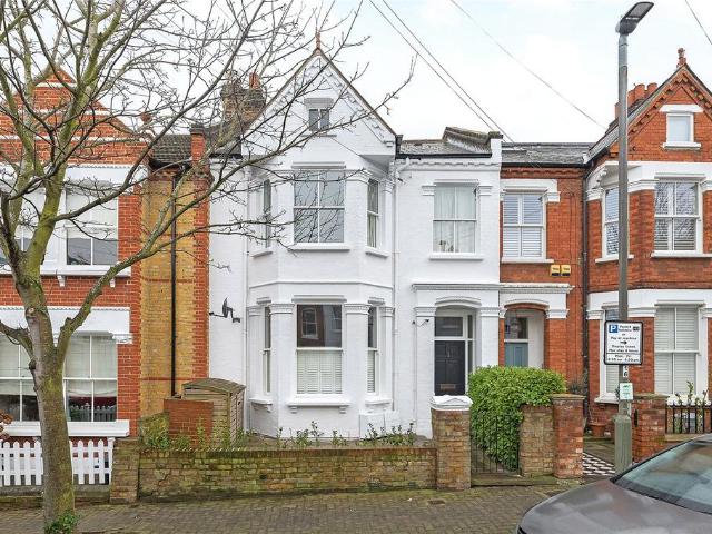 Flat for sale in Balham, Greater London