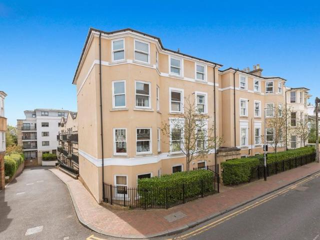 Flat for sale in St James, Sandown Park