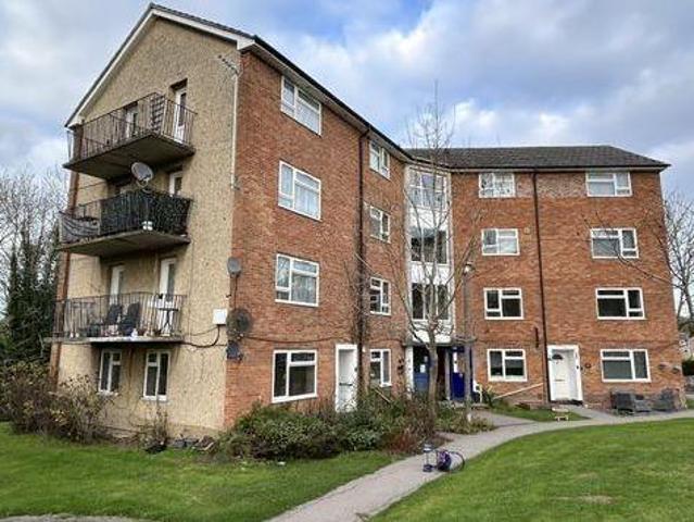 Flat for sale in Burghfield, Burghfield Common