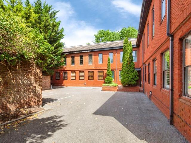 Flat for sale in Clewer Village, Windsor