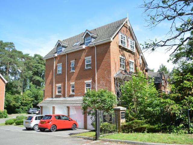 Flat for sale in Glynde, West Sussex