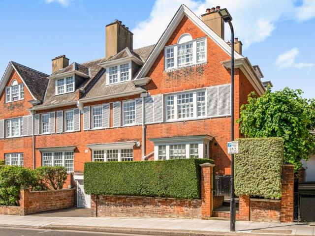 Flat for sale in West Hampstead, Greater London