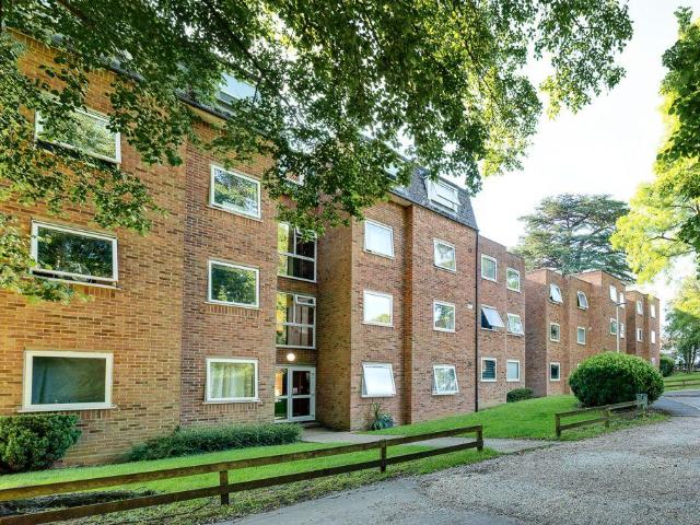 Flat for sale in Kings Hill, Colliers End