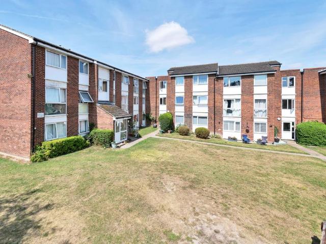 Flat for sale in King's Walden, Hertfordshire