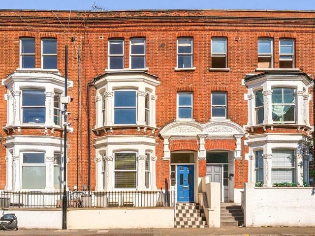 Flat for sale in Fulham, Greater London
