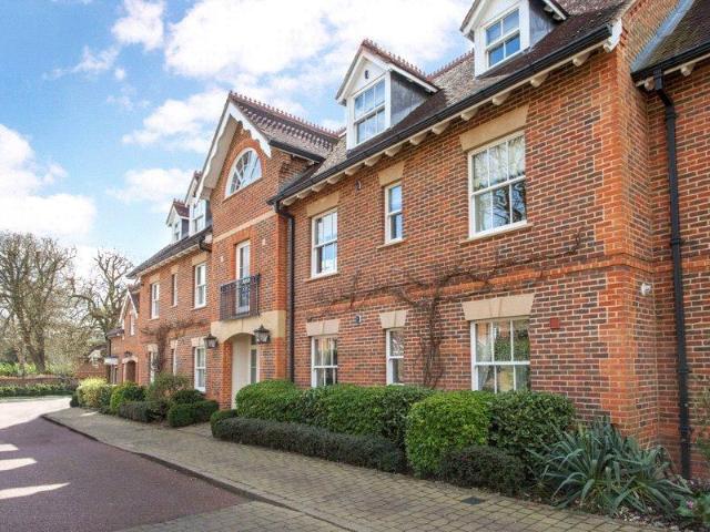 Flat for sale in Lunnon, Buckinghamshire