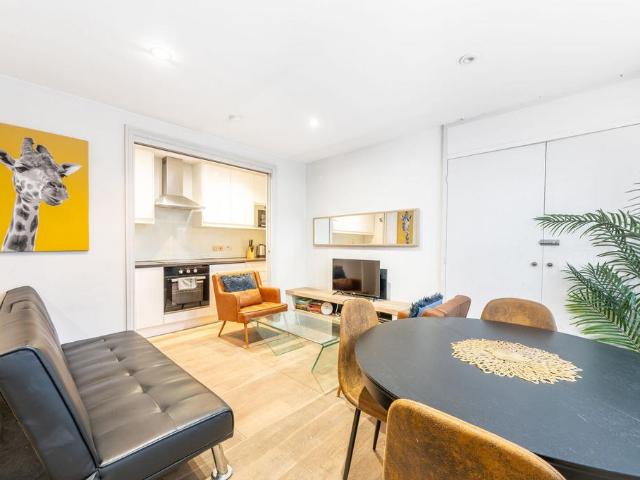 Flat for sale in Bayswater, Greater London