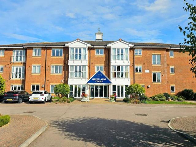 Flat for sale in Kingsway, Gloucester