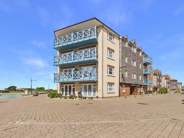 Flat for sale in Fishersgate, West Sussex