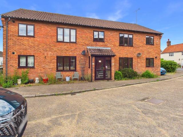 Flat for sale in Acle, Crostwick