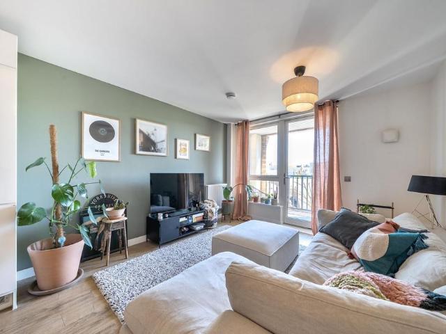 Flat for sale in Peckham, Greater London