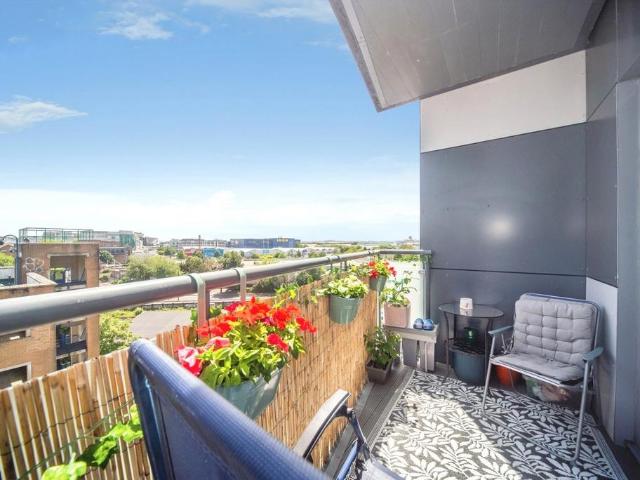 Flat for sale in The Polygon, City Of Southampton