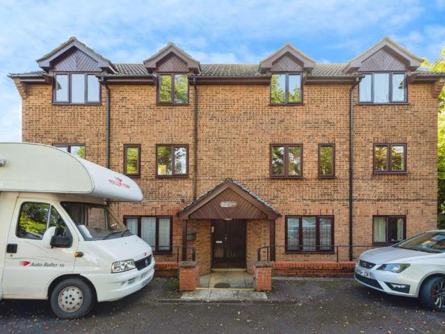 Flat for sale in Merry Oak, City Of Southampton