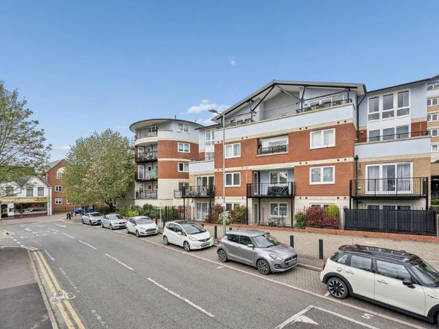 Flat for sale in Batchworth