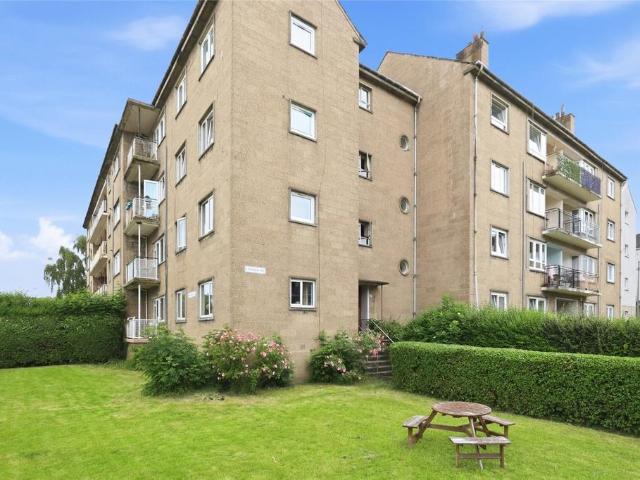 Flat for sale in Auldhouse, Scotland
