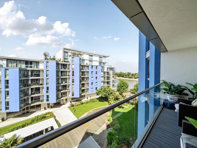 Flat for sale in Wandsworth, Greater London