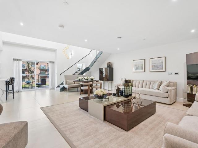Flat for sale in Chalfont St. Peter, Denham
