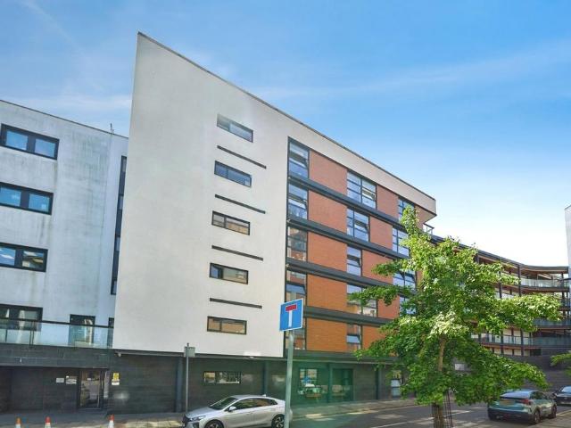 Flat for sale in Stratford Marsh, Greater London
