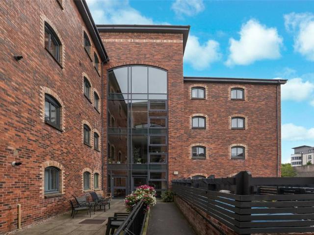 Flat for sale in Greenock, Scotland
