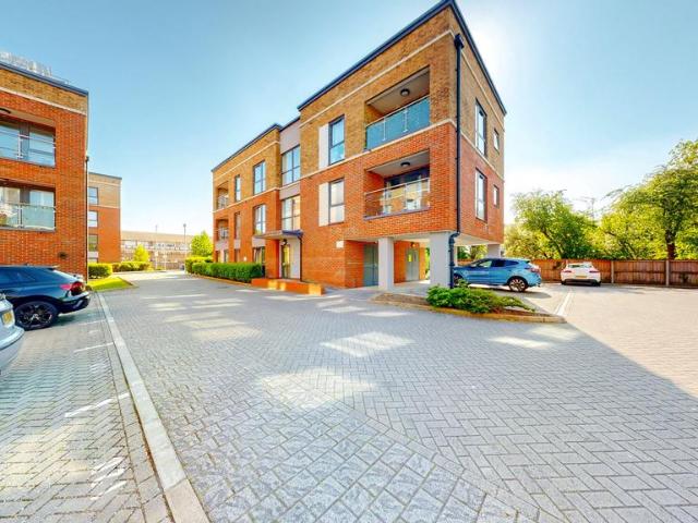 Flat for sale in Greater London