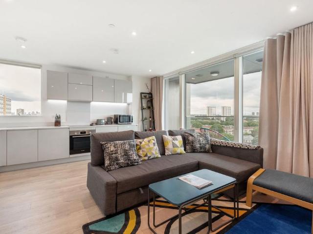Flat for sale in Bromley-by-Bow, Poplar Grove