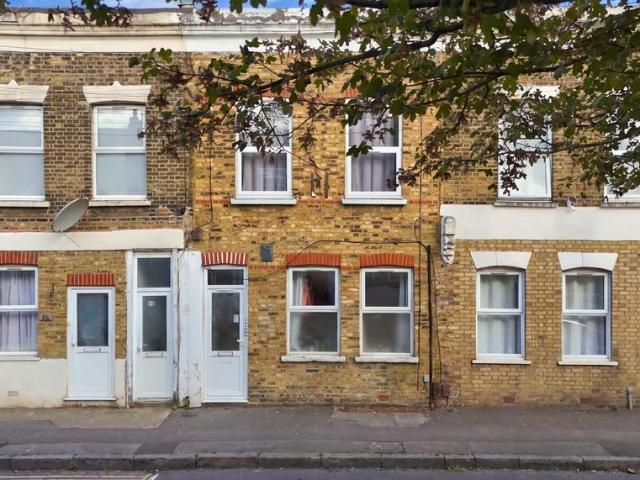 Flat for sale in London Borough of Newham, Greater London