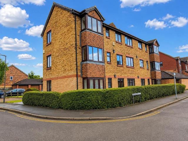 Flat for sale in London Borough of Merton, Collier's Wood