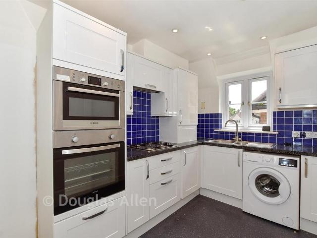 Flat for sale in Gidea Park, Greater London