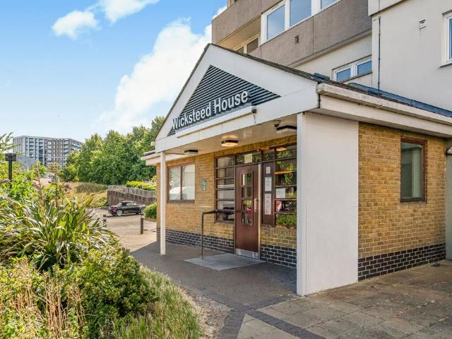 Flat for sale in London Borough of Hounslow, Greater London